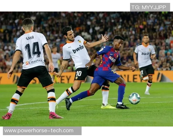 巴塞罗那与阿森纳首发阵容分析及战术对比探讨 巴塞罗那与阿森纳首发阵容分析及战术对比探讨