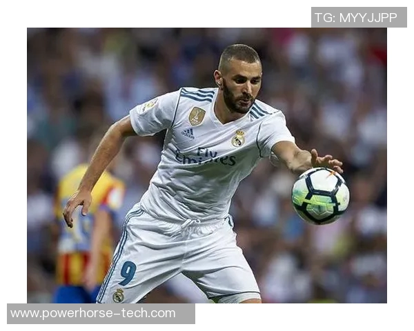 本泽马：从足球天才到传奇前锋的辉煌历程与未来展望