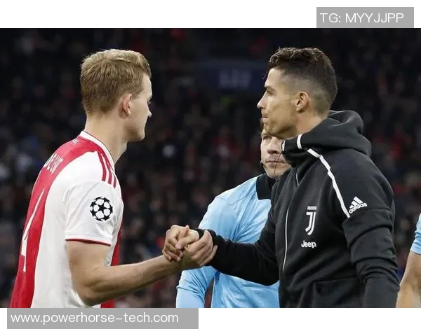 尤文图斯与巴萨对决精彩回顾球迷热议战术与表现分析 尤文图斯与巴萨对决精彩回顾球迷热议战术与表现分析