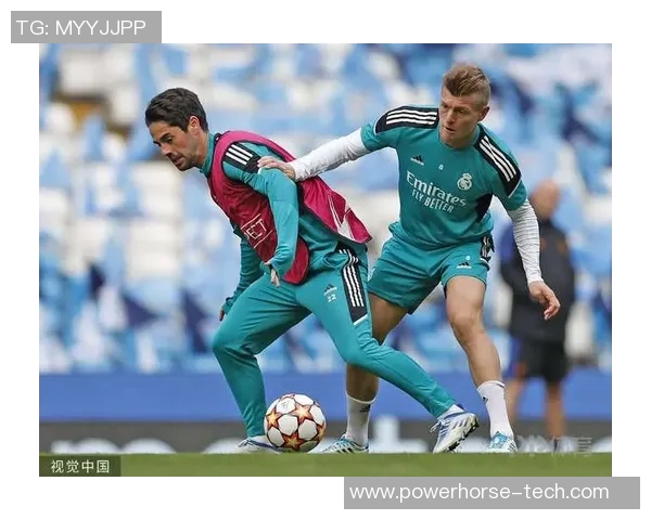 伊斯科拄拐回归贝蒂斯训练基地恢复良好展现积极态度